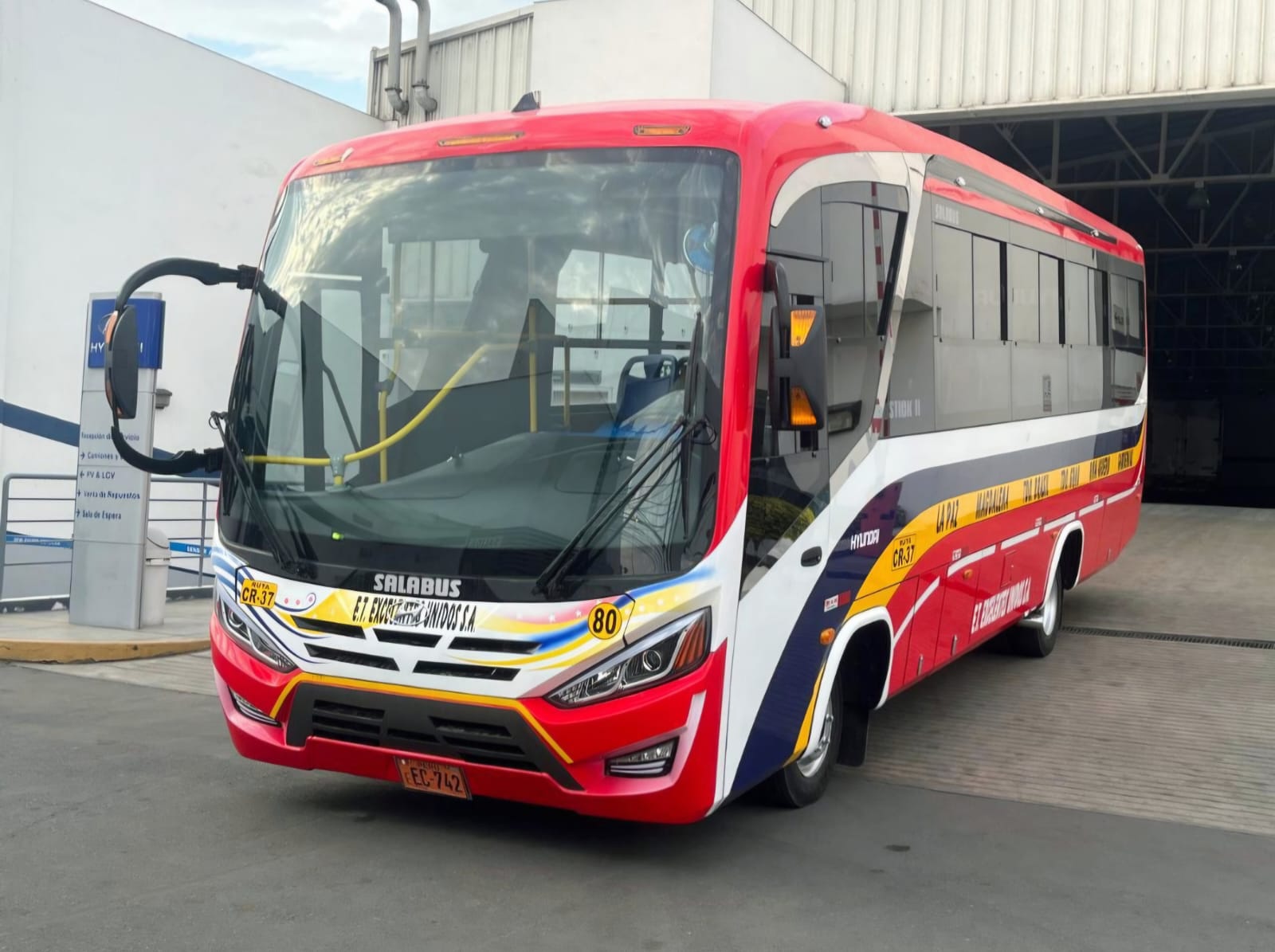 Bus para transporte urbano.-1760046348